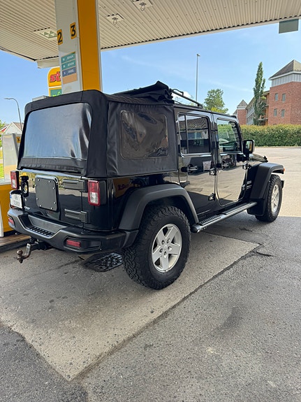 Jeep Wrangler 4 of 5