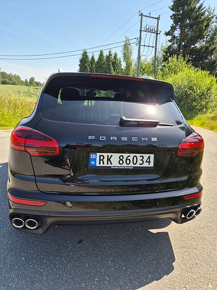 Porsche Cayenne 5 of 15