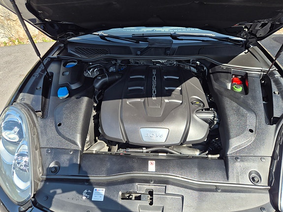 Porsche Cayenne 6 of 15