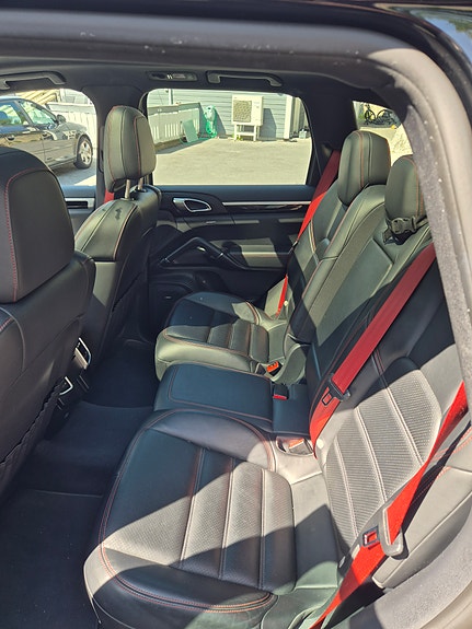 Porsche Cayenne 12 of 15