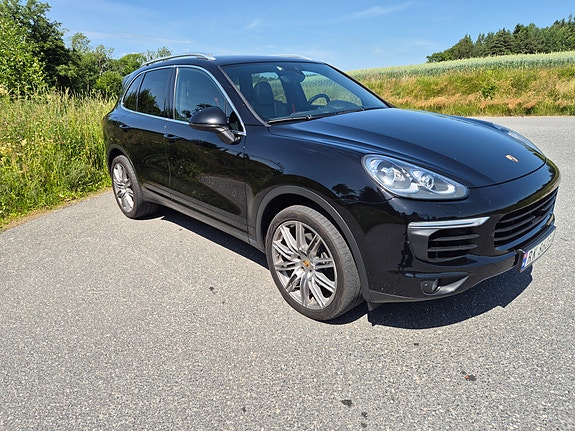 Porsche Cayenne 2 of 15