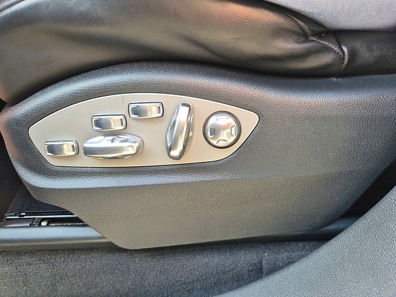 Porsche Cayenne 15 of 15