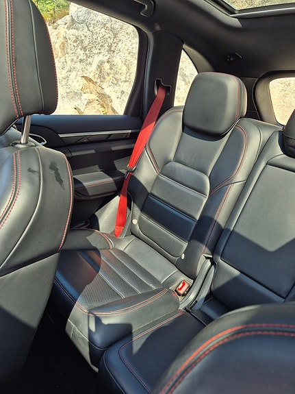 Porsche Cayenne 11 of 15