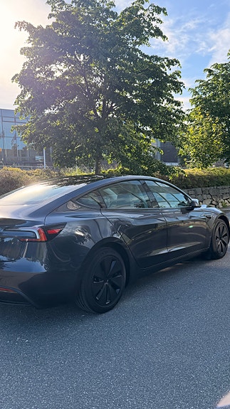 Tesla Model 3 5 of 5