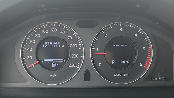 Volvo XC70 11 of 30