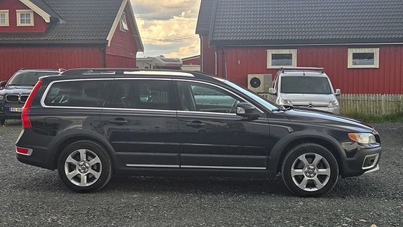 Volvo XC70 2 of 5
