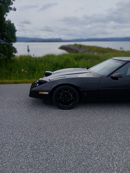 Chevrolet Corvette 4 of 5