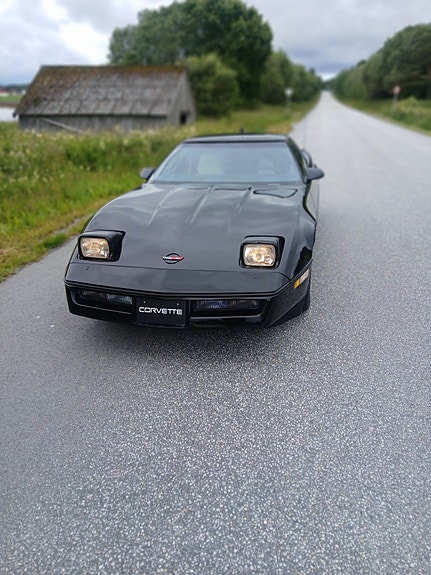 Chevrolet Corvette 2 of 5