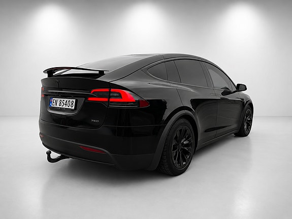 Tesla Model X 4 of 5