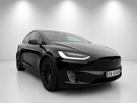 Tesla Model X 3 of 5