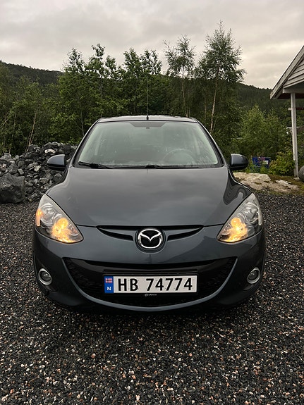 Mazda 2 4 of 5