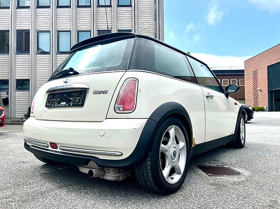 MINI Cooper 5 of 5
