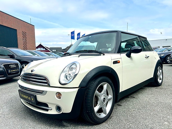 MINI Cooper 4 of 5
