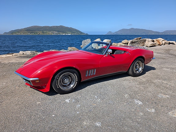 Chevrolet Corvette 4 of 5