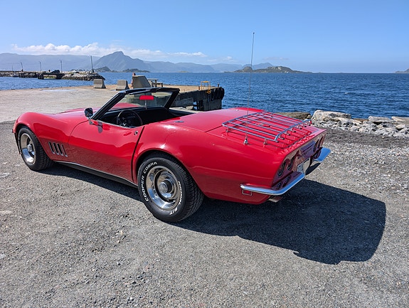 Chevrolet Corvette 3 of 5
