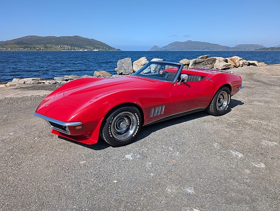 Chevrolet Corvette 2 of 5