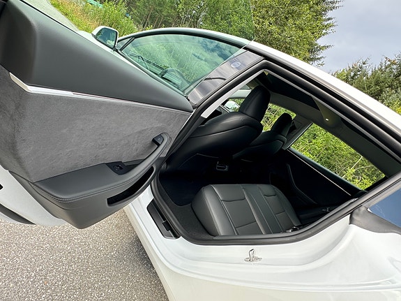 Tesla Model 3 16 of 18