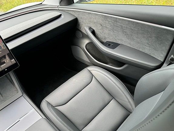 Tesla Model 3 13 of 18