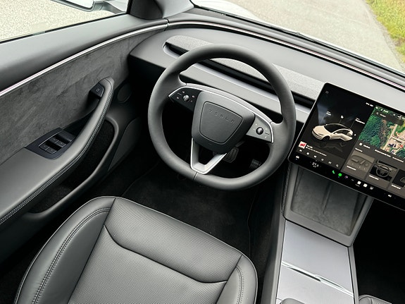 Tesla Model 3 12 of 18
