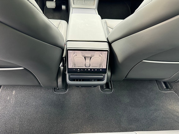 Tesla Model 3 11 of 18