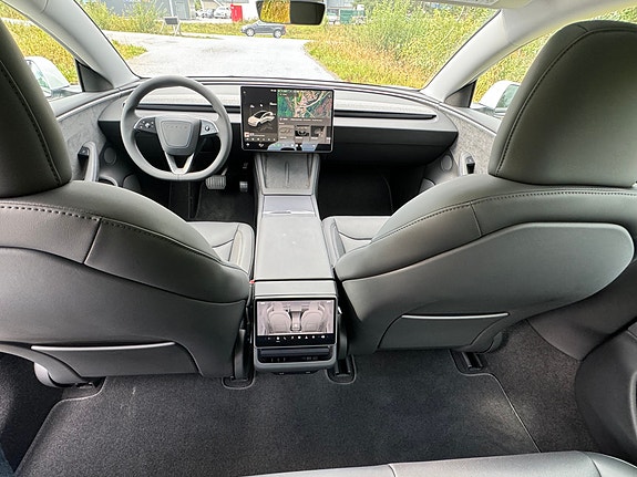 Tesla Model 3 9 of 18