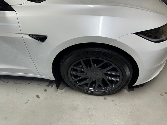 Tesla Model 3 18 of 18