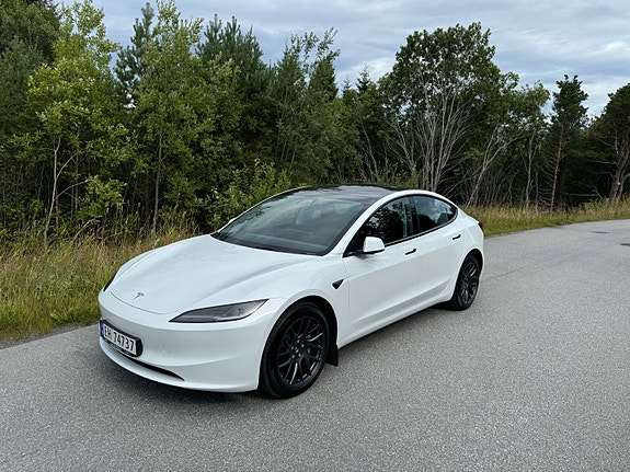 Tesla Model 3 3 of 5