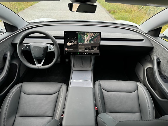 Tesla Model 3 8 of 18