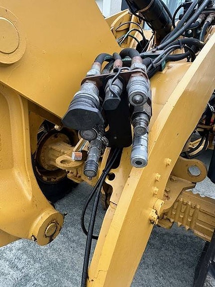Cat 906 M 3 of 5