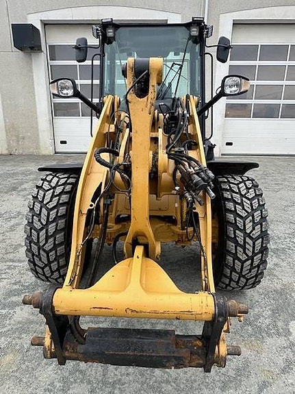 Cat 906 M 4 of 5