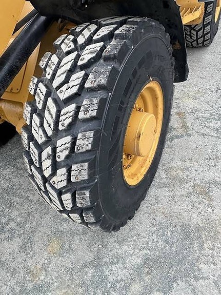 Cat 906 M 2 of 5