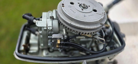 10 fot jolle med Suzuki 6 hk. Motor med Tyssehenger 9 of 10