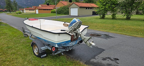 10 fot jolle med Suzuki 6 hk. Motor med Tyssehenger 3 of 10