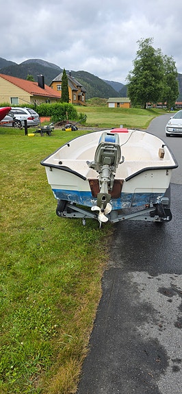 10 fot jolle med Suzuki 6 hk. Motor med Tyssehenger 5 of 10