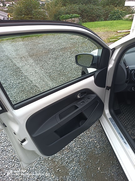 Volkswagen UP! 22 of 27