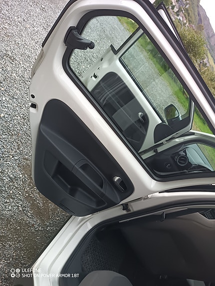 Volkswagen UP! 27 of 27