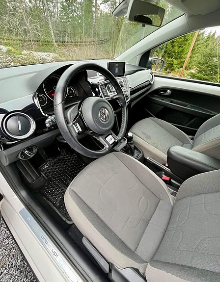 Volkswagen UP! 5 of 5