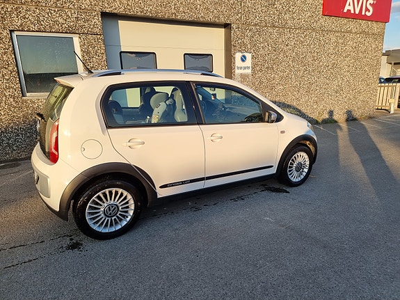 Volkswagen UP! 11 of 27