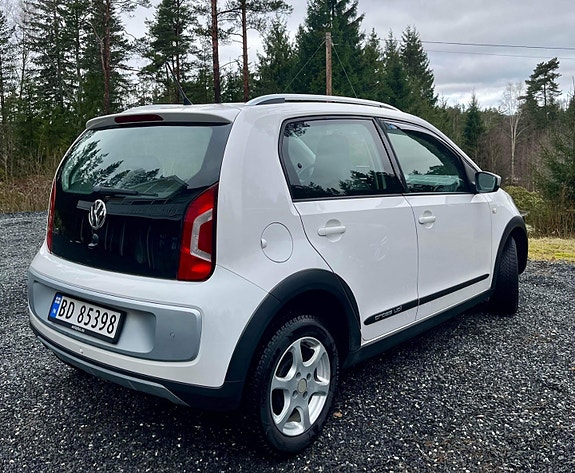 Volkswagen UP! 4 of 5