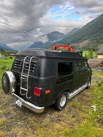 Chevrolet Van 4 of 5