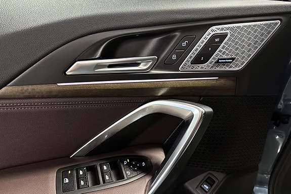 BMW iX1 22 of 25