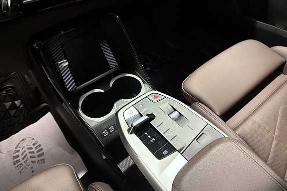 BMW iX1 21 of 25