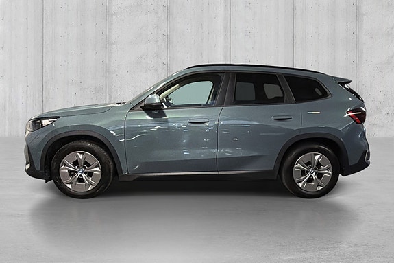 BMW iX1 4 of 25