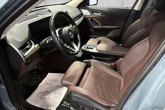 BMW iX1 11 of 25