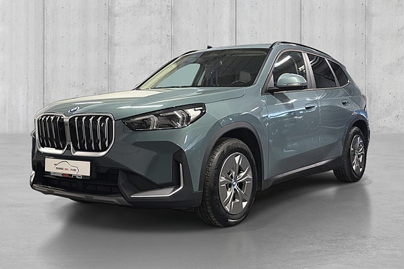 BMW iX1 3 of 25