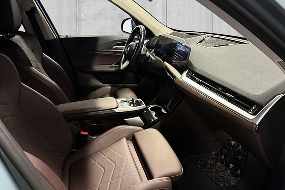 BMW iX1 13 of 25