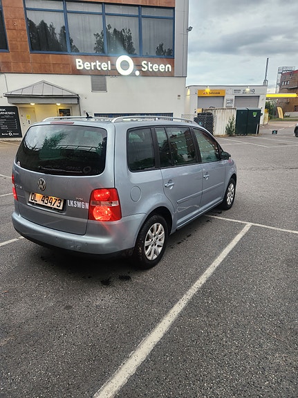 Volkswagen Touran 5 of 5