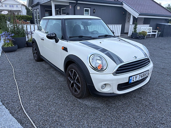 MINI One 2 of 5