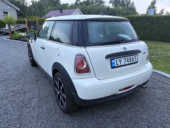 MINI One 3 of 5