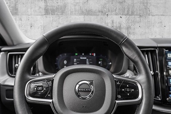 Volvo XC60 15 of 26